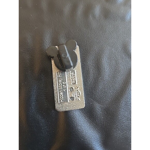 Disney Pin 64833 Hidden Mickey Series III Mom With Mouse Ears Decal Chalk Board - Picture 2 of 2